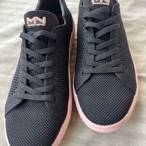 Skechers Black and Pink Sneakers